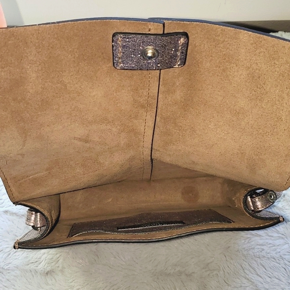 Gianni Chiarini Made in Italy Metallic Leather Crossbody Bag - Picture 6 of 12
